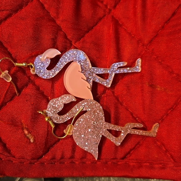 🎈 3 For $10 .....Flamingo Sparkle Earrings  New in package. - Picture 3 of 4